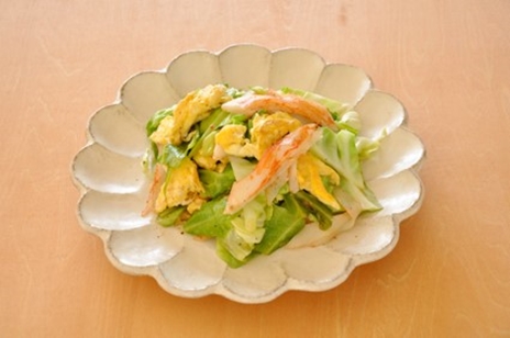 武田真由美さんの簡単節約レシピ３：春キャベツのかに玉炒め