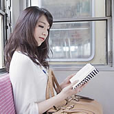 電車での暇つぶしはスマホより読書♪目指せ知的な大人女子！
