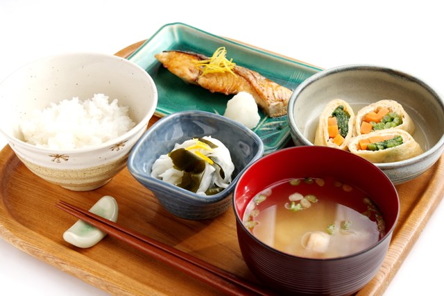 何から食べる？　箸の持ち方は？<br>日本人なら知っておきたい「和食」のマナー